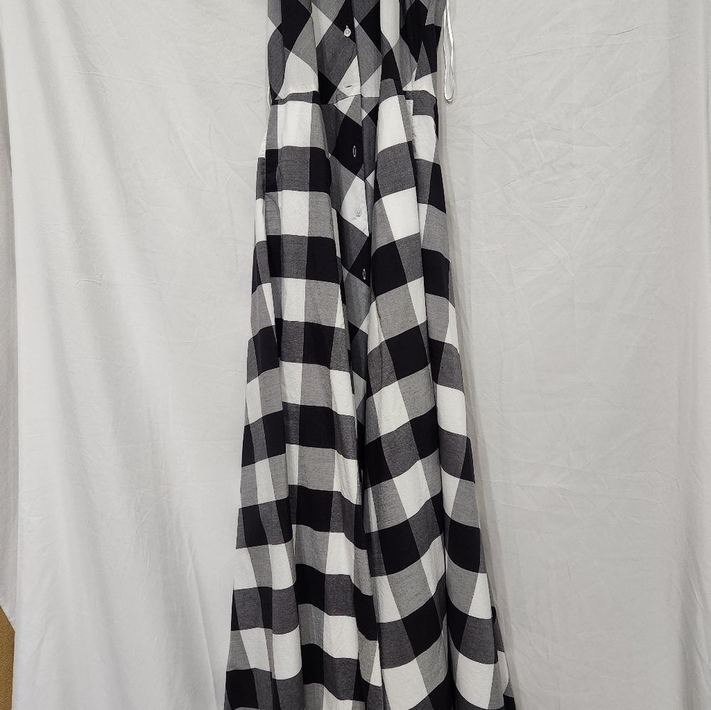 Beautiful black/white/gray halter style backless maxi dress